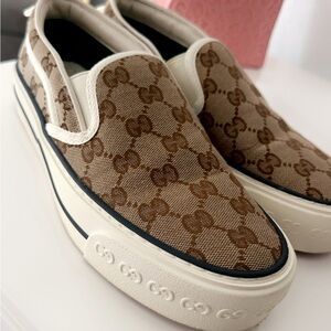 Size 7 Women’s Gucci sneakers worn twice